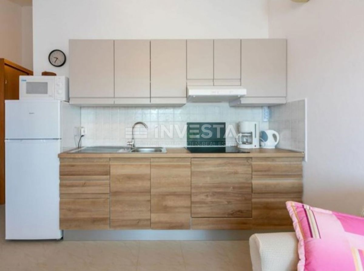 Fažana, apartmajska hiša s 6 apartmaji in bazenom