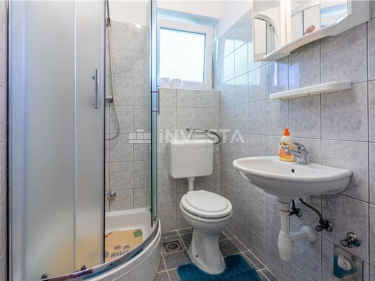 Fažana, apartmajska hiša s 6 apartmaji in bazenom