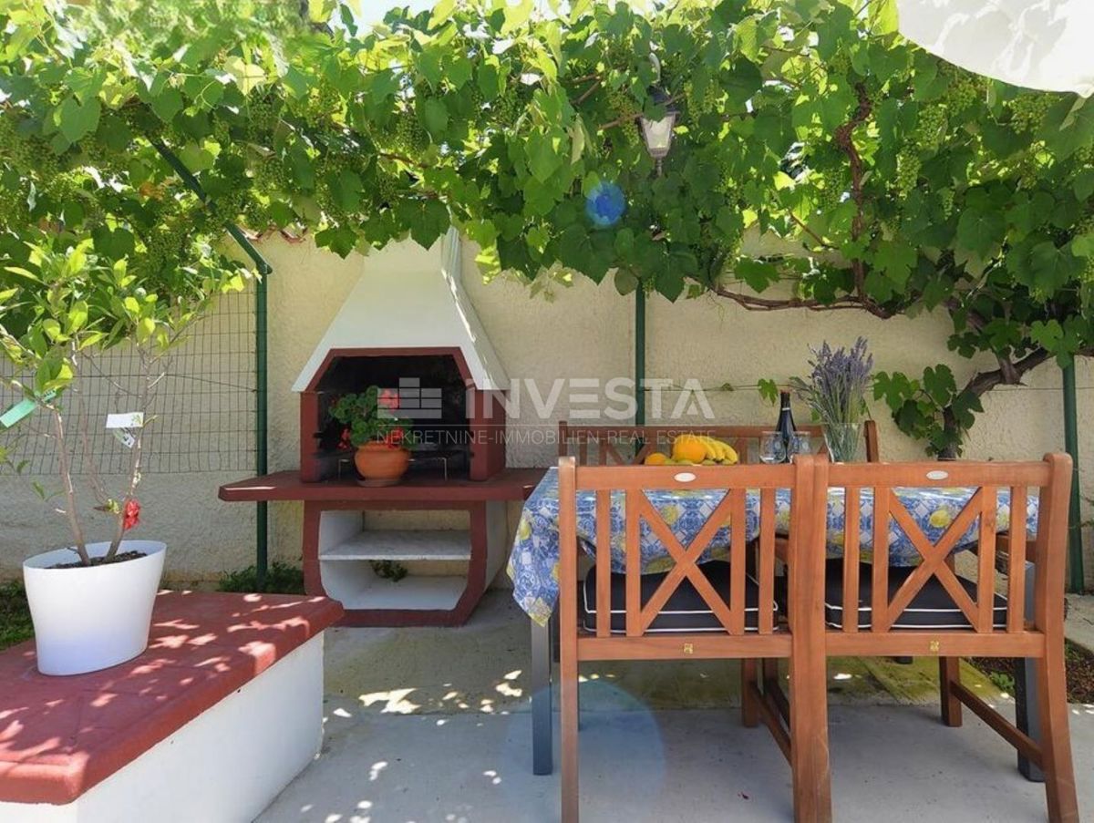 Fažana, apartmajska hiša s 6 apartmaji in bazenom