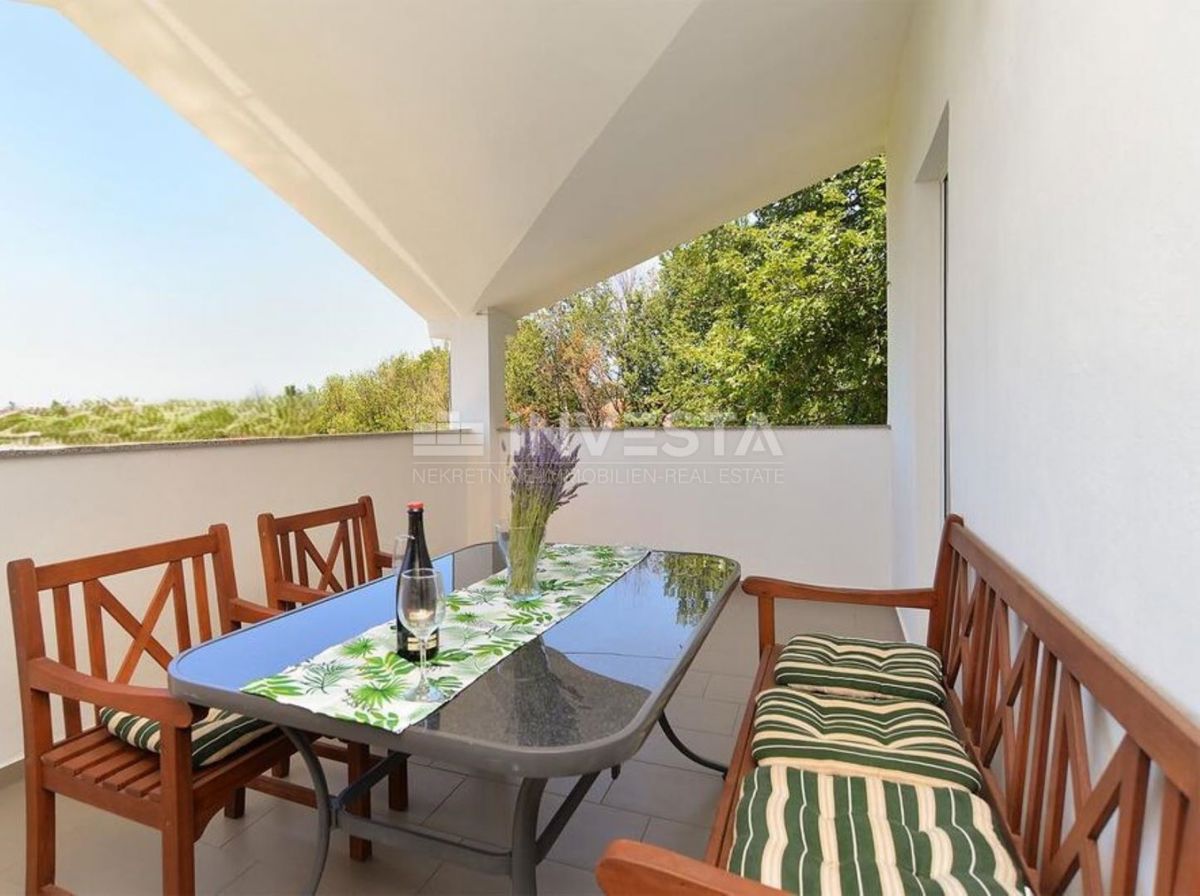 Fažana, apartmajska hiša s 6 apartmaji in bazenom
