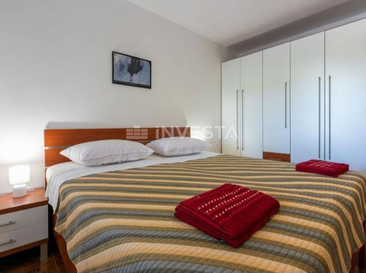 Fažana, apartmajska hiša s 6 apartmaji in bazenom