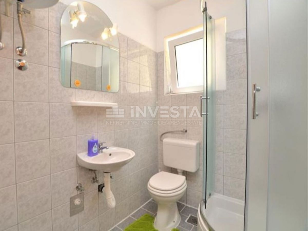 Fažana, apartmajska hiša s 6 apartmaji in bazenom