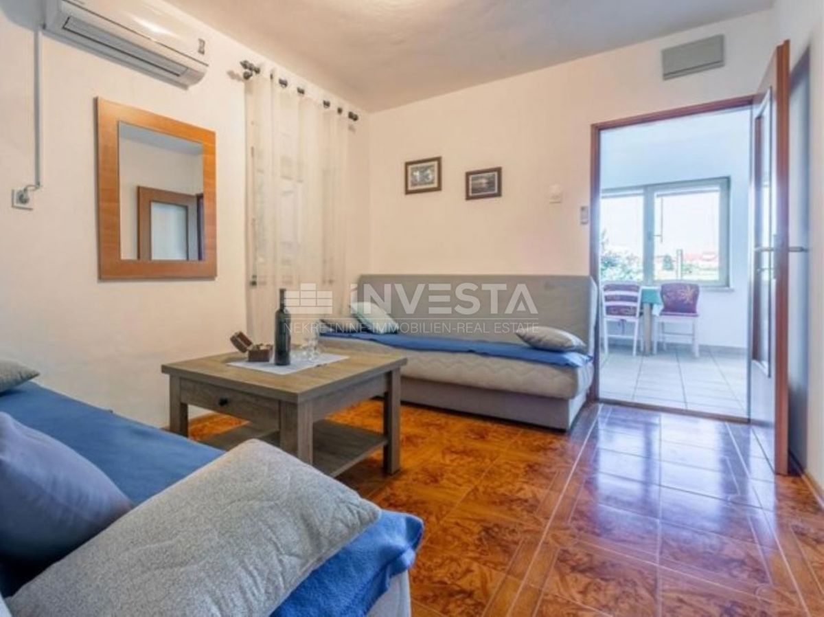 Fažana, apartmajska hiša s 6 apartmaji in bazenom