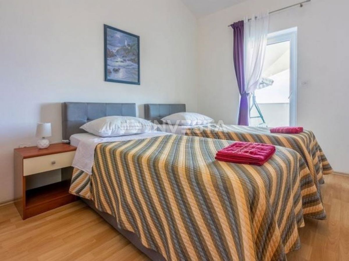 Fažana, apartmajska hiša s 6 apartmaji in bazenom