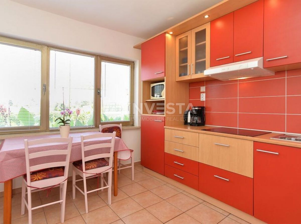 Fažana, apartmajska hiša s 6 apartmaji in bazenom