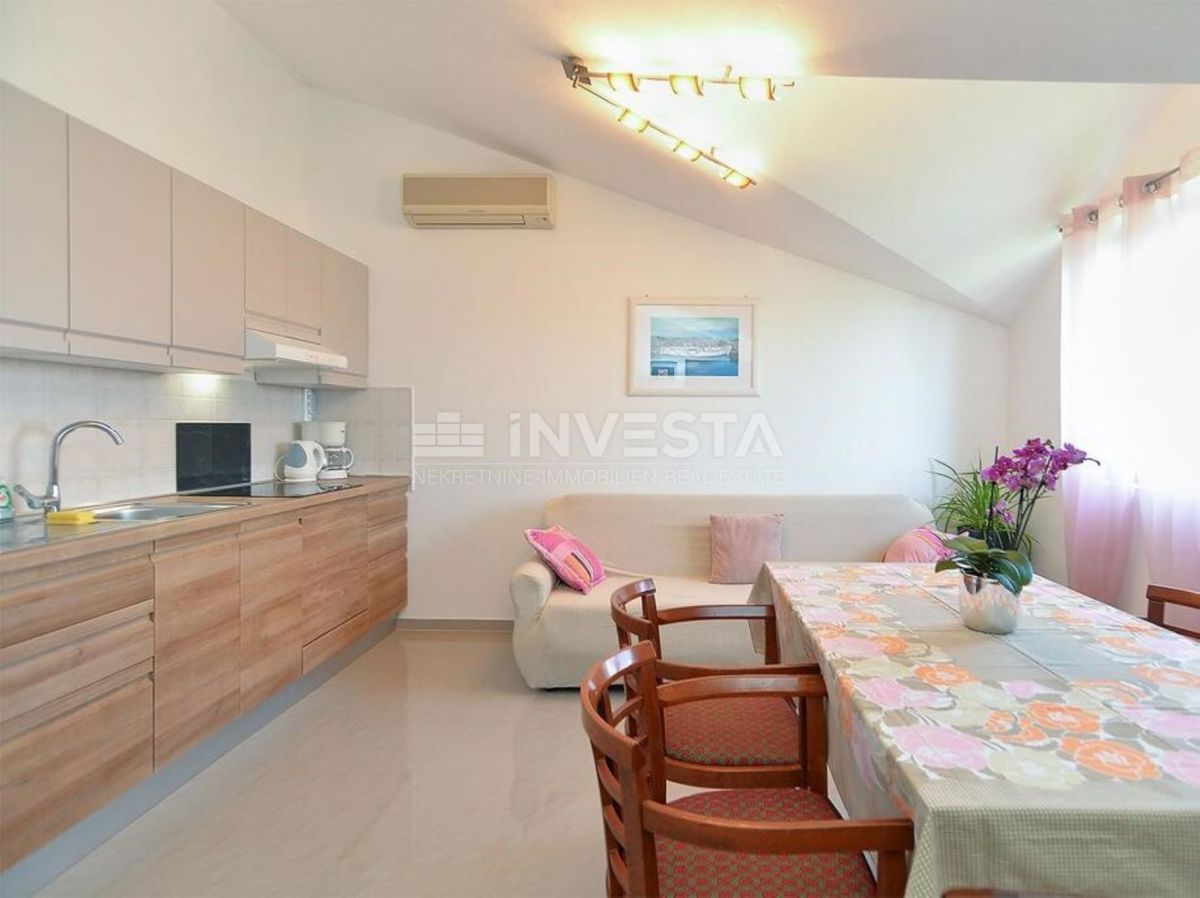 Fažana, apartmajska hiša s 6 apartmaji in bazenom
