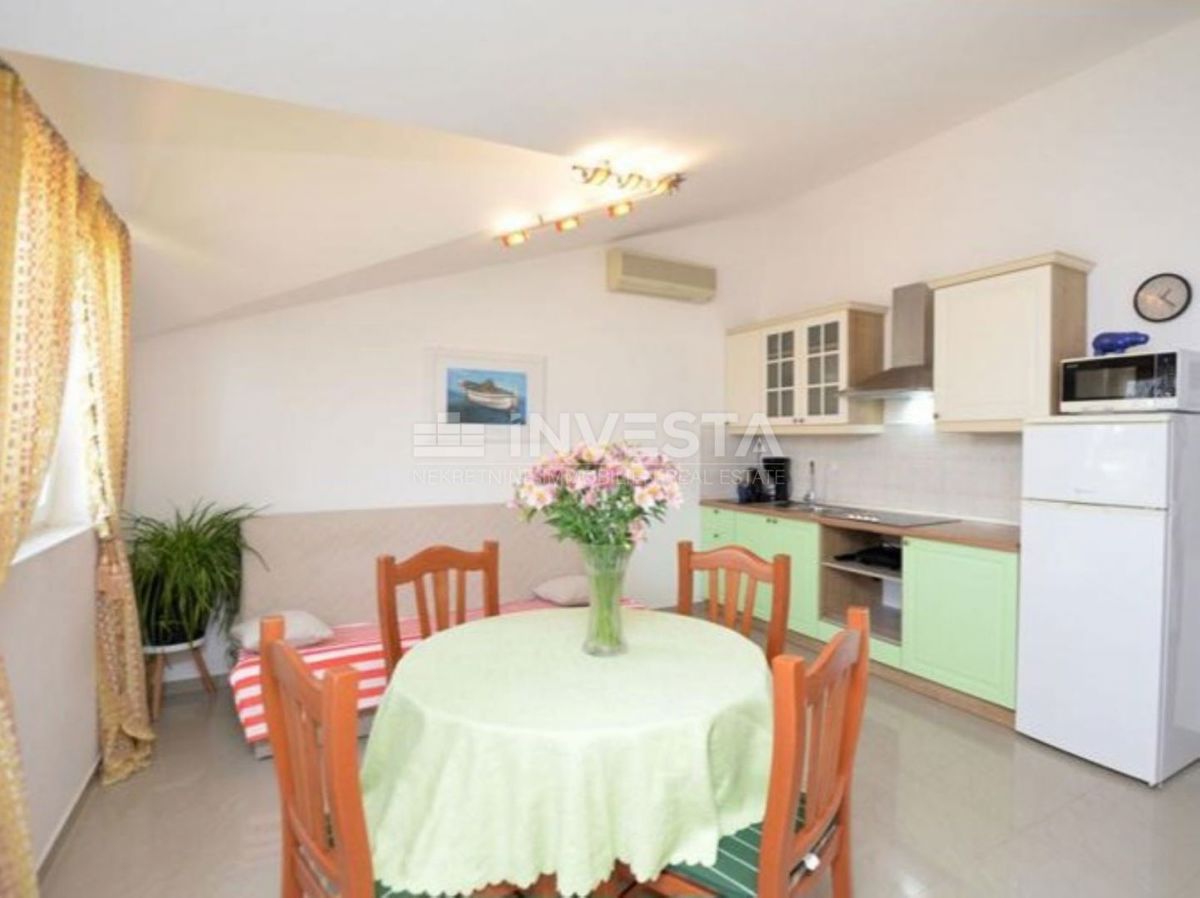 Fažana, apartmajska hiša s 6 apartmaji in bazenom