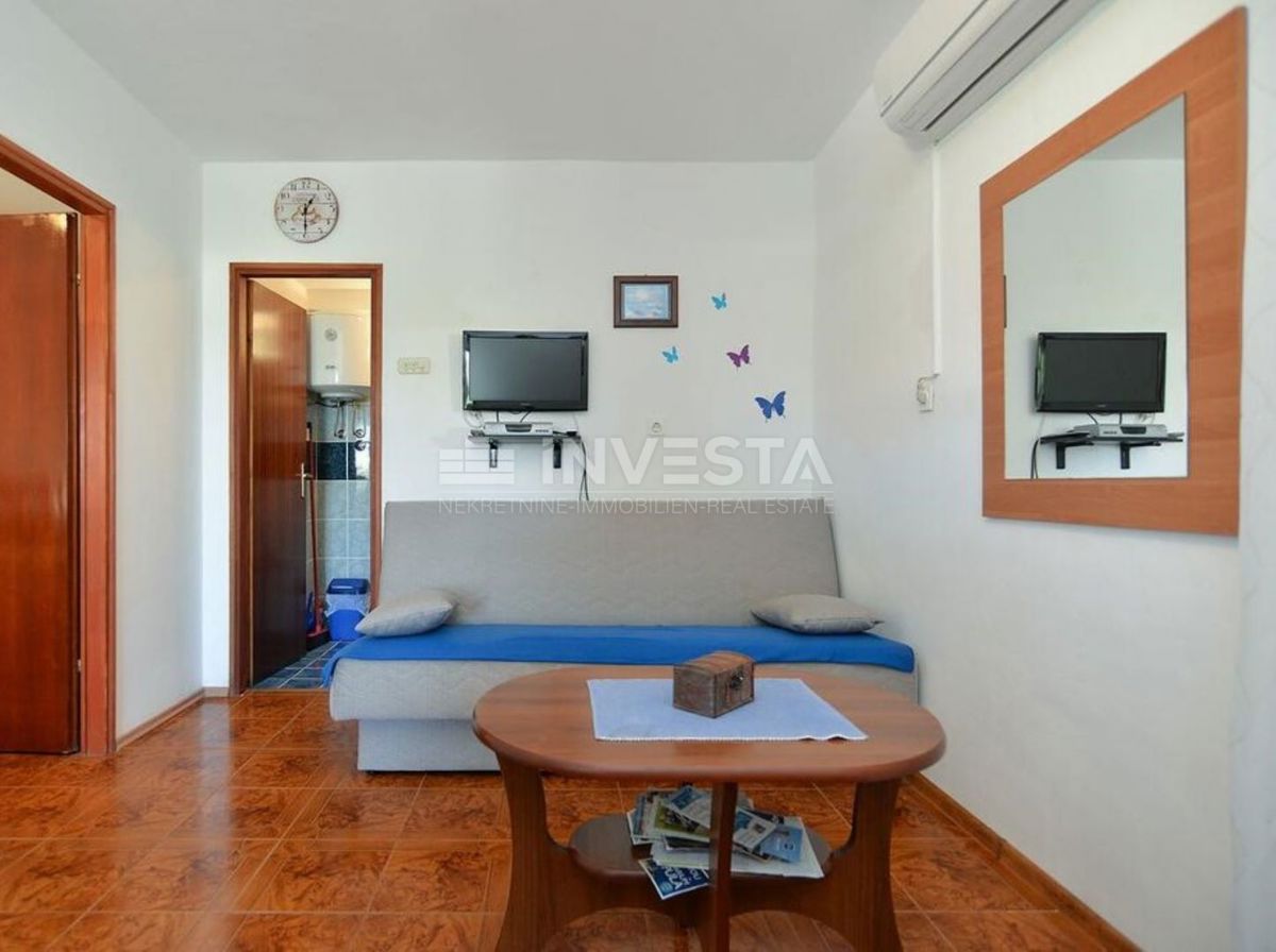 Fažana, apartmajska hiša s 6 apartmaji in bazenom