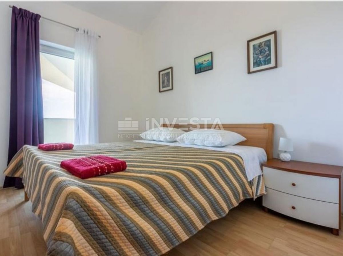 Fažana, apartmajska hiša s 6 apartmaji in bazenom