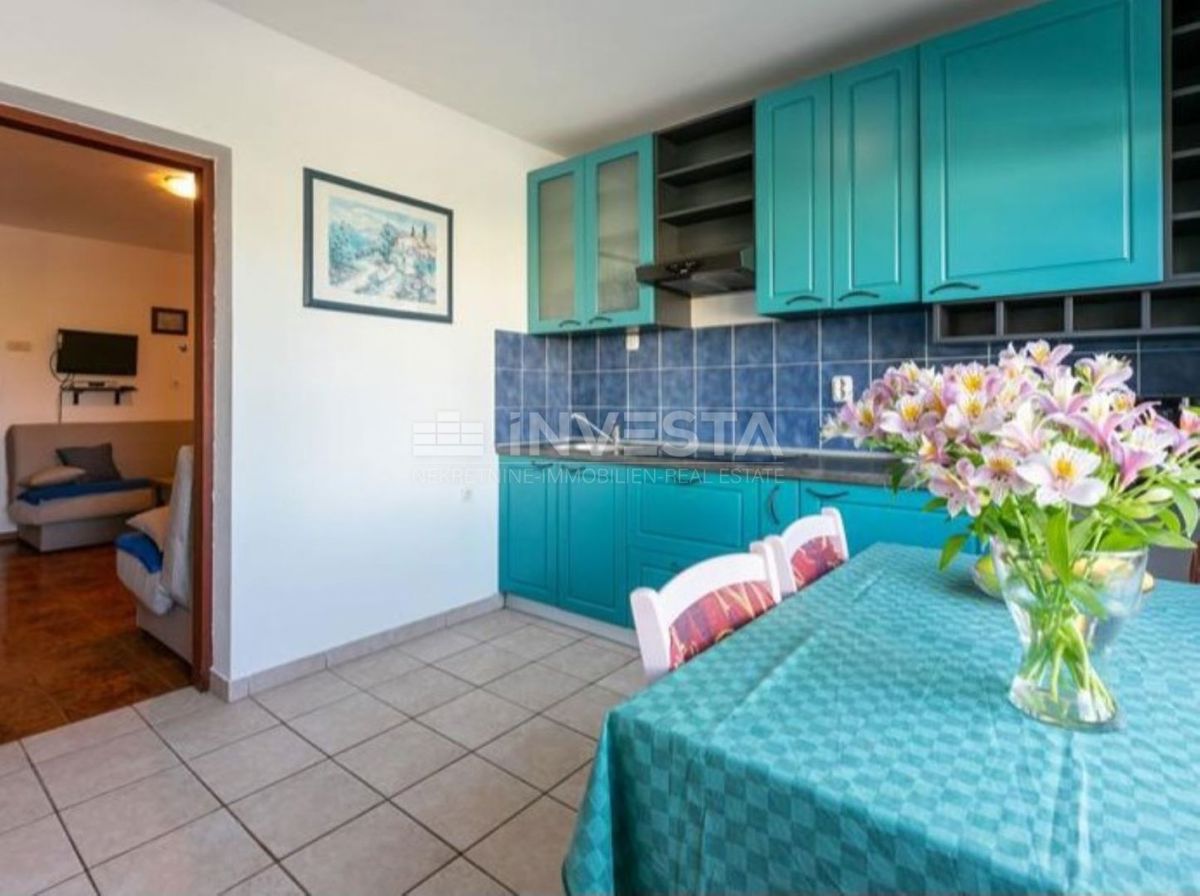 Fažana, apartmajska hiša s 6 apartmaji in bazenom