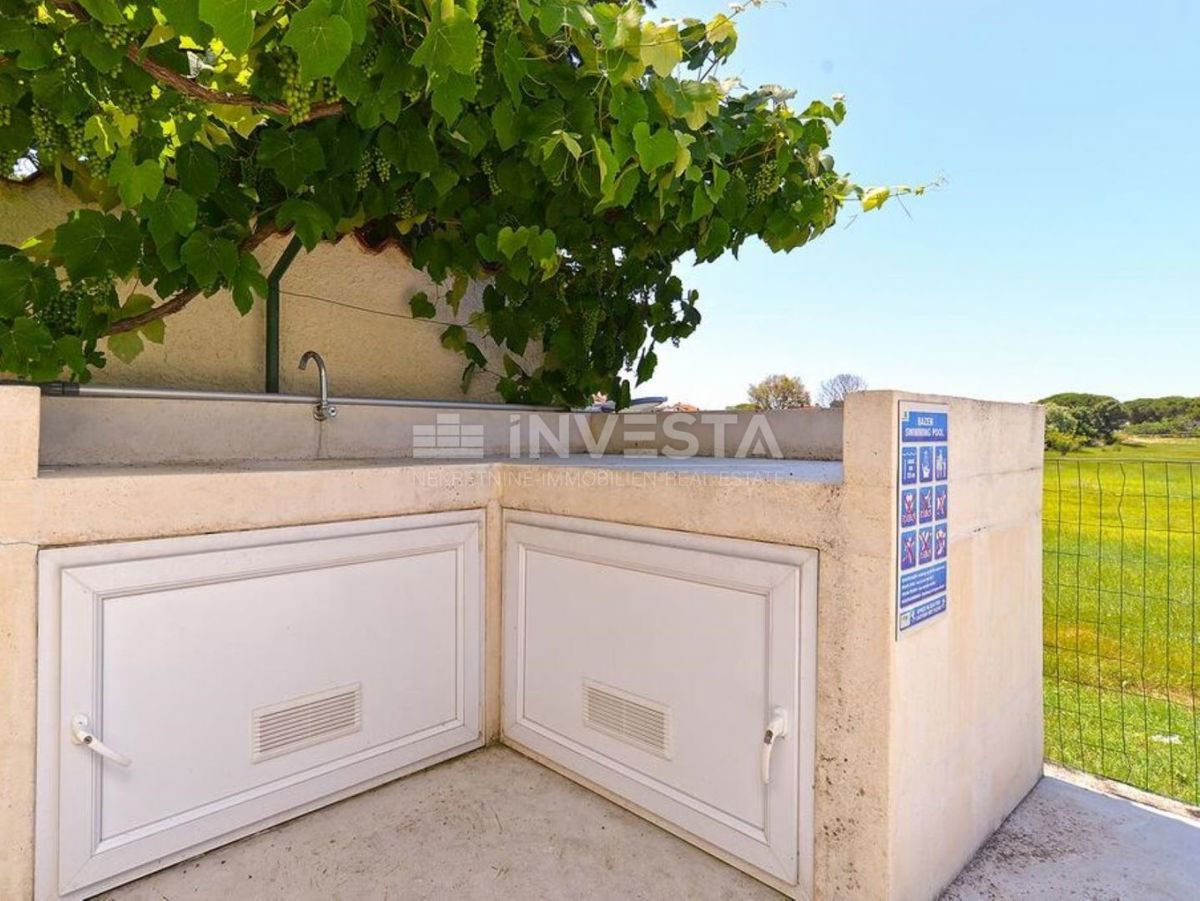 Fažana, apartmajska hiša s 6 apartmaji in bazenom