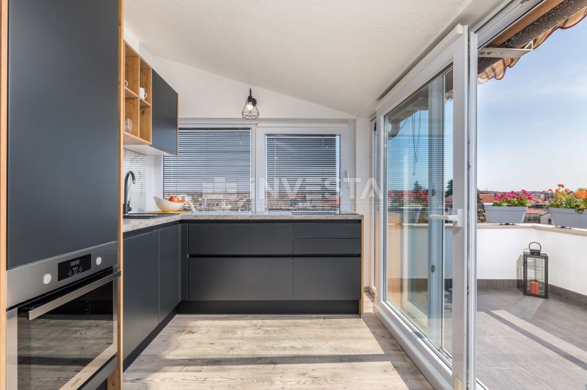 Fažana, Valbandon, duplex stanovanje 76 m², 500m od morja