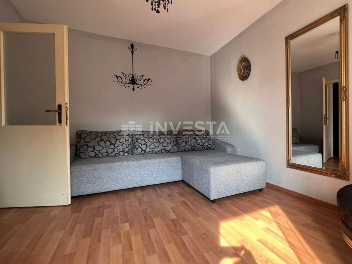 Pula, Veruda, stanovanje s teraso na odlični lokaciji