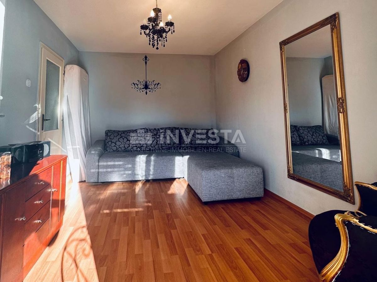 Pula, Veruda, stanovanje s teraso na odlični lokaciji