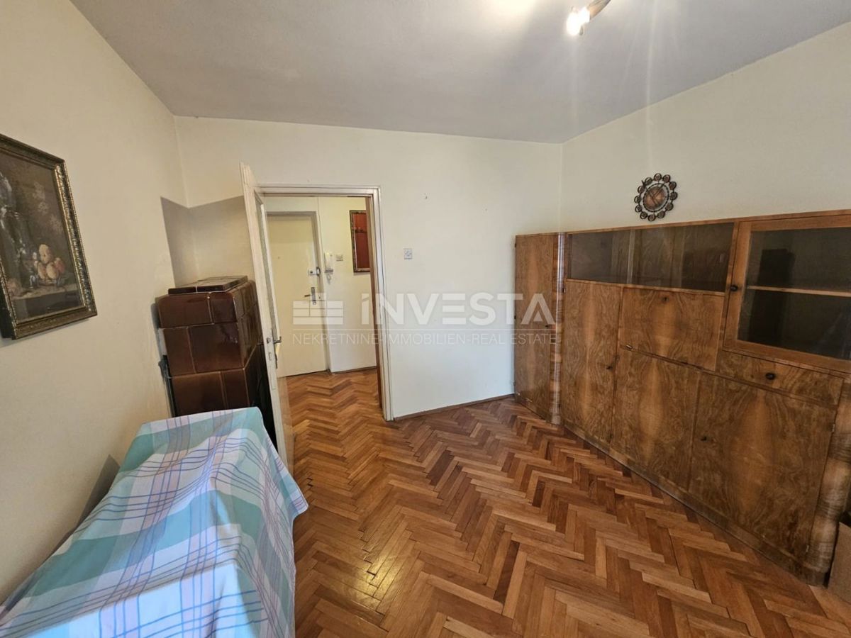 Pula, Veruda, stanovanje s teraso na odlični lokaciji