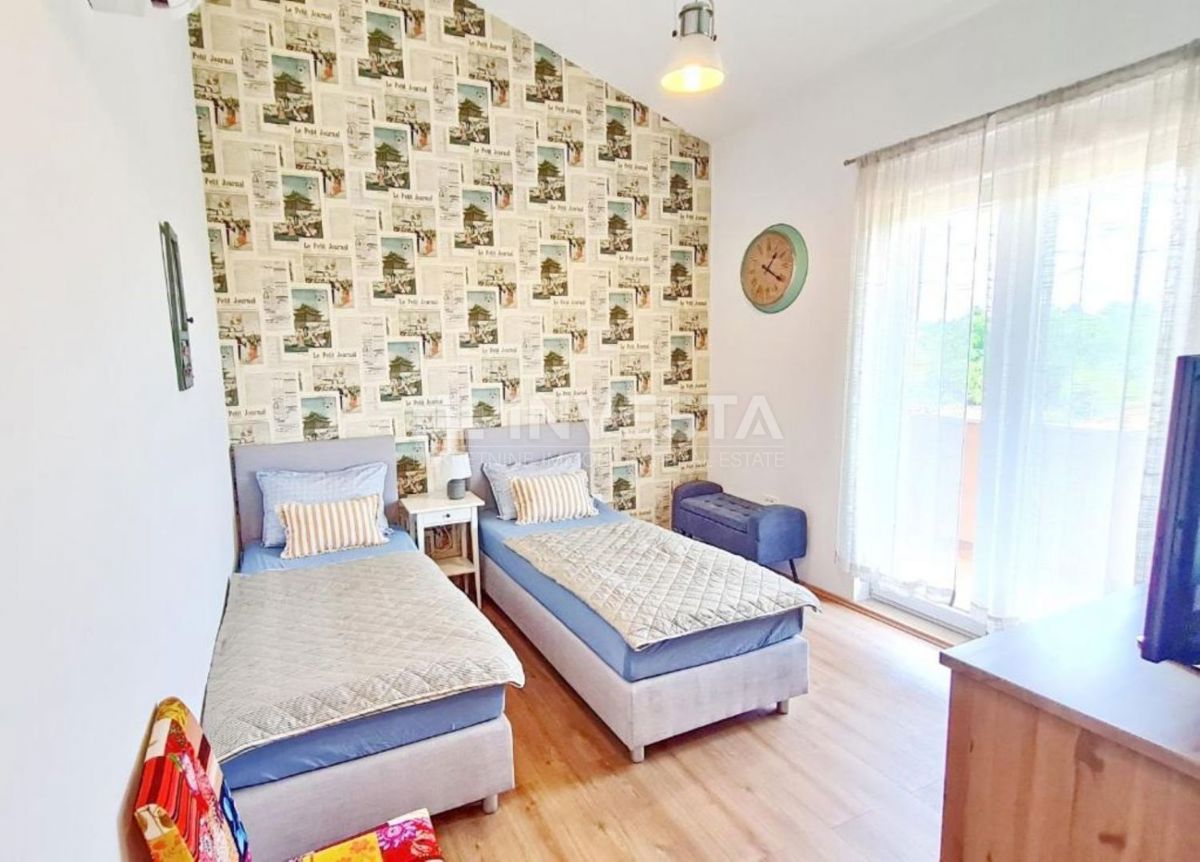 Hiša s bazenom na mirni lokaciji, v okolici Pule
