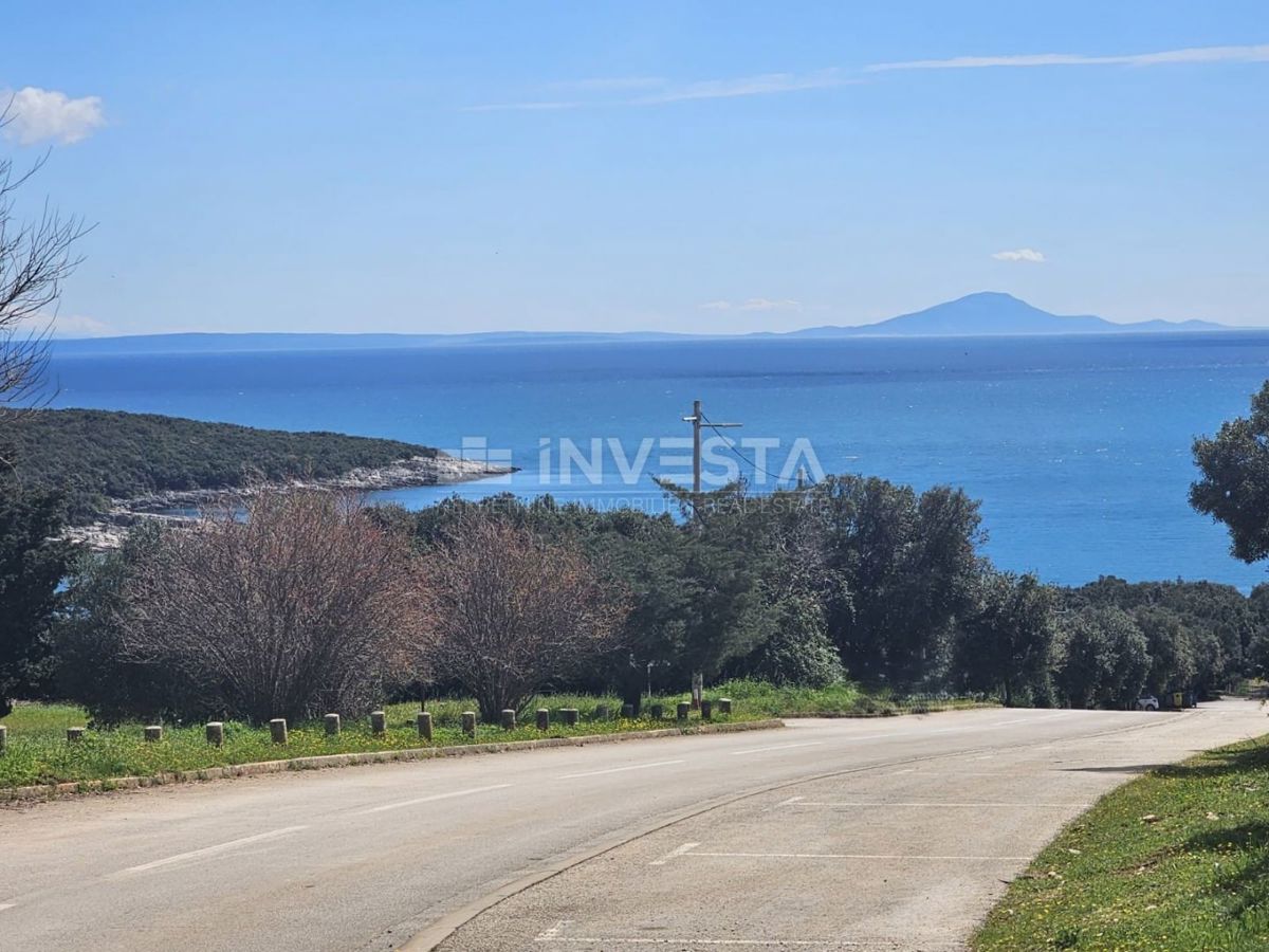 Duga Uvala, popolnoma opremljen apartma z galerijo, blizu plaže.