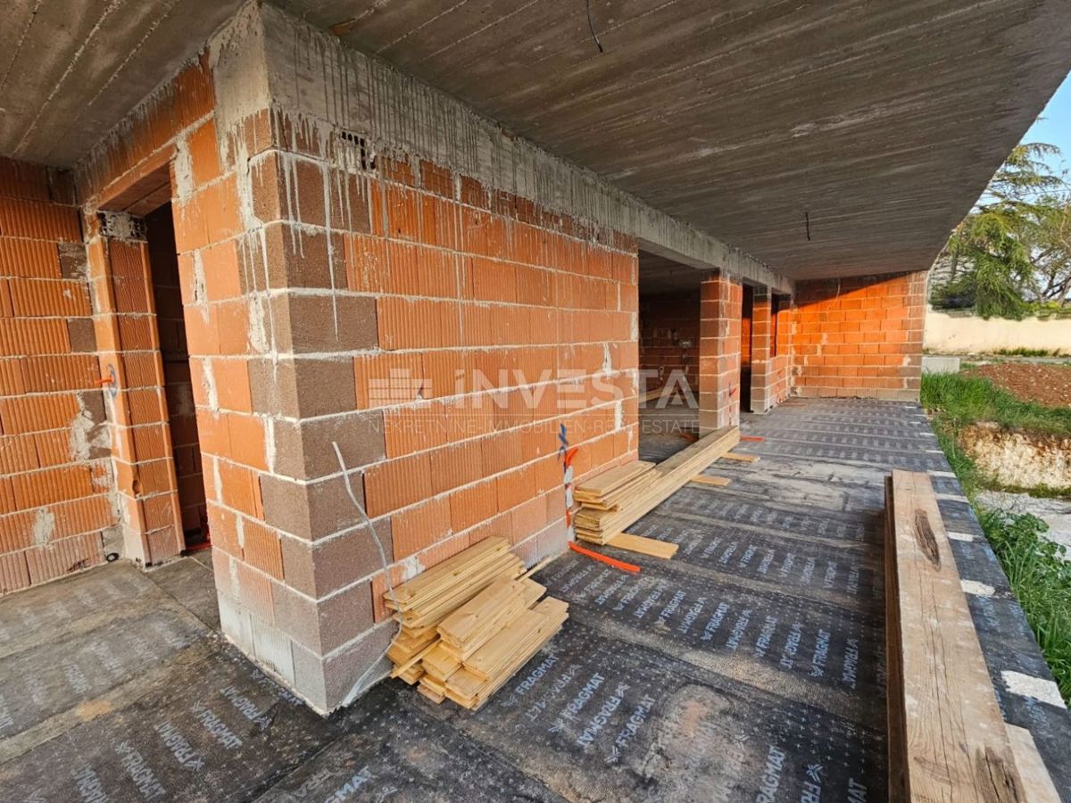 Ližnjan, Muntić – moderna pritlična hiša z bazenom in garažo