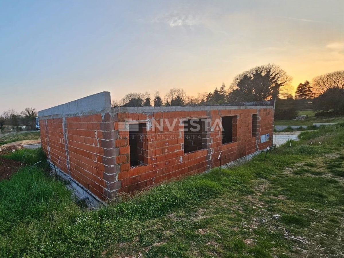 Ližnjan, Muntić – moderna pritlična hiša z bazenom in garažo