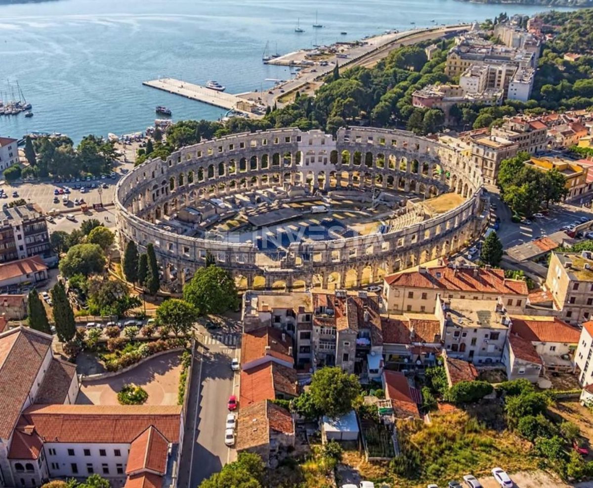 Pula, razkošen stan v vili blizu morja