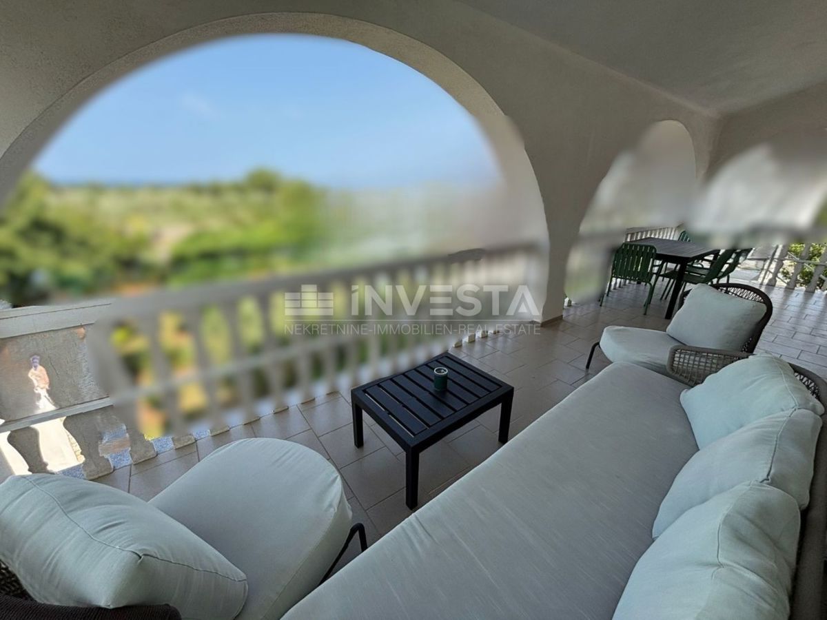 Peroj, družinska hiša blizu plaže