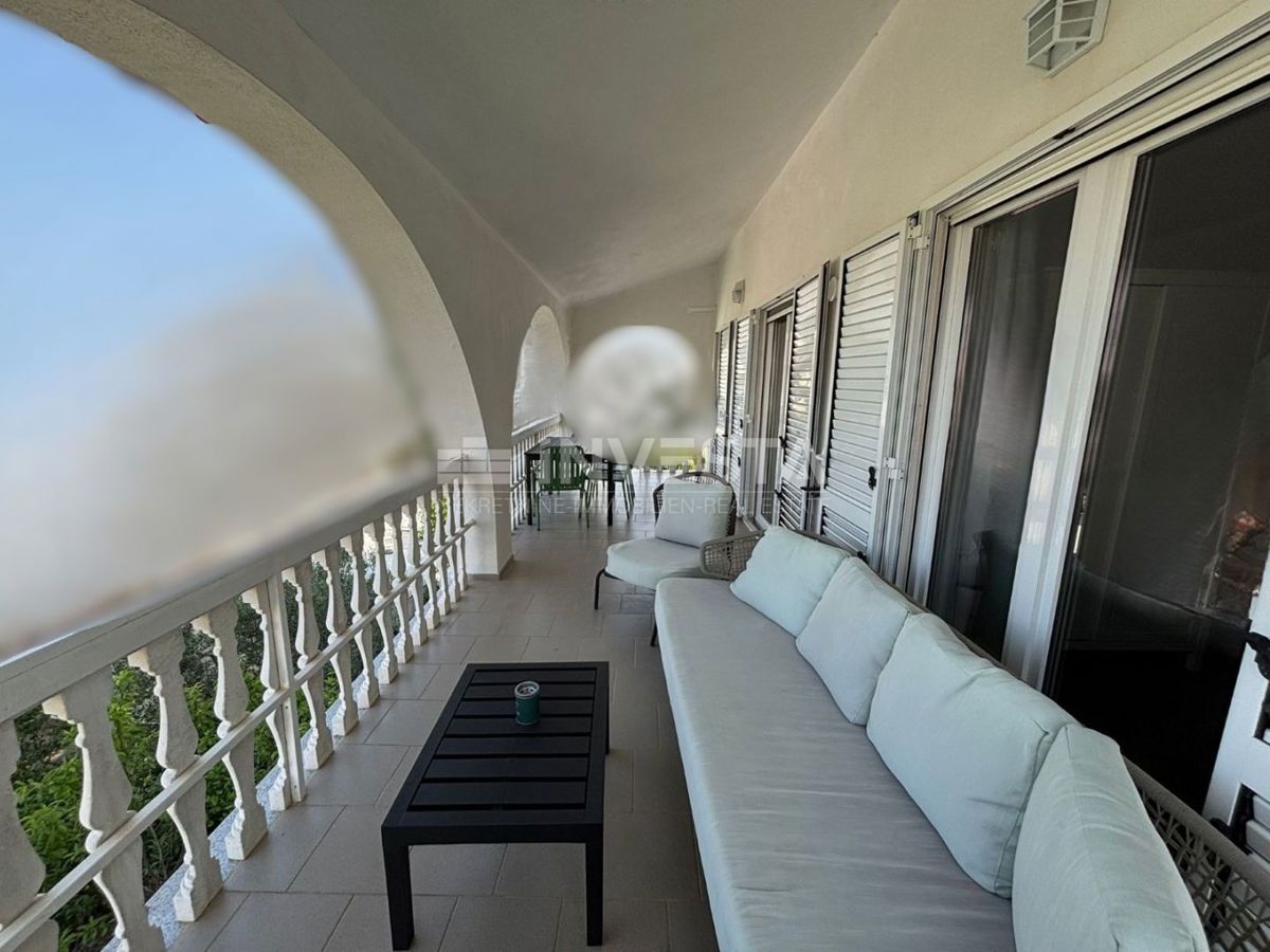 Peroj, družinska hiša blizu plaže