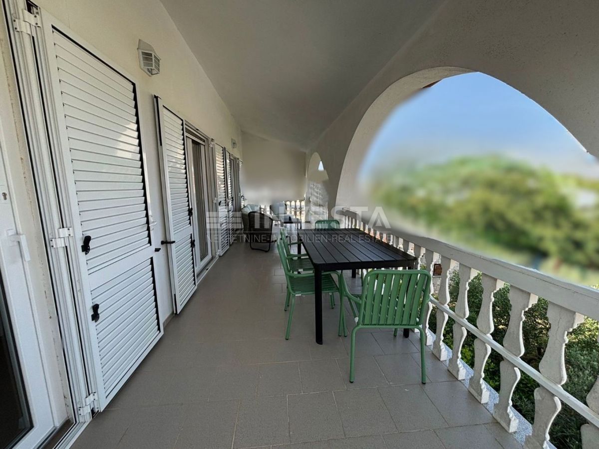 Peroj, družinska hiša blizu plaže