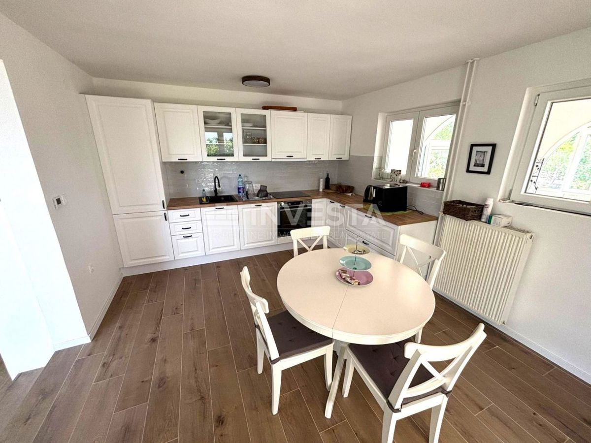 Peroj, družinska hiša blizu plaže