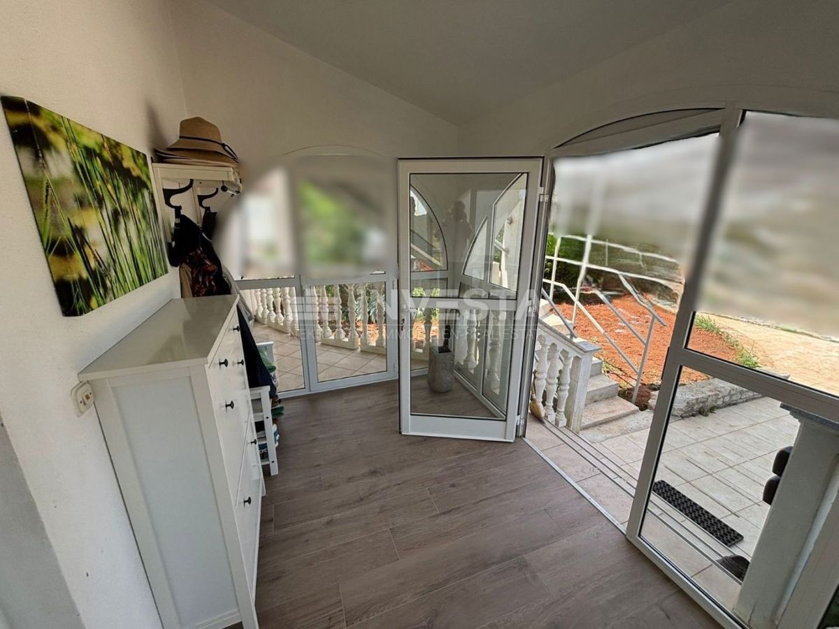 Peroj, družinska hiša blizu plaže