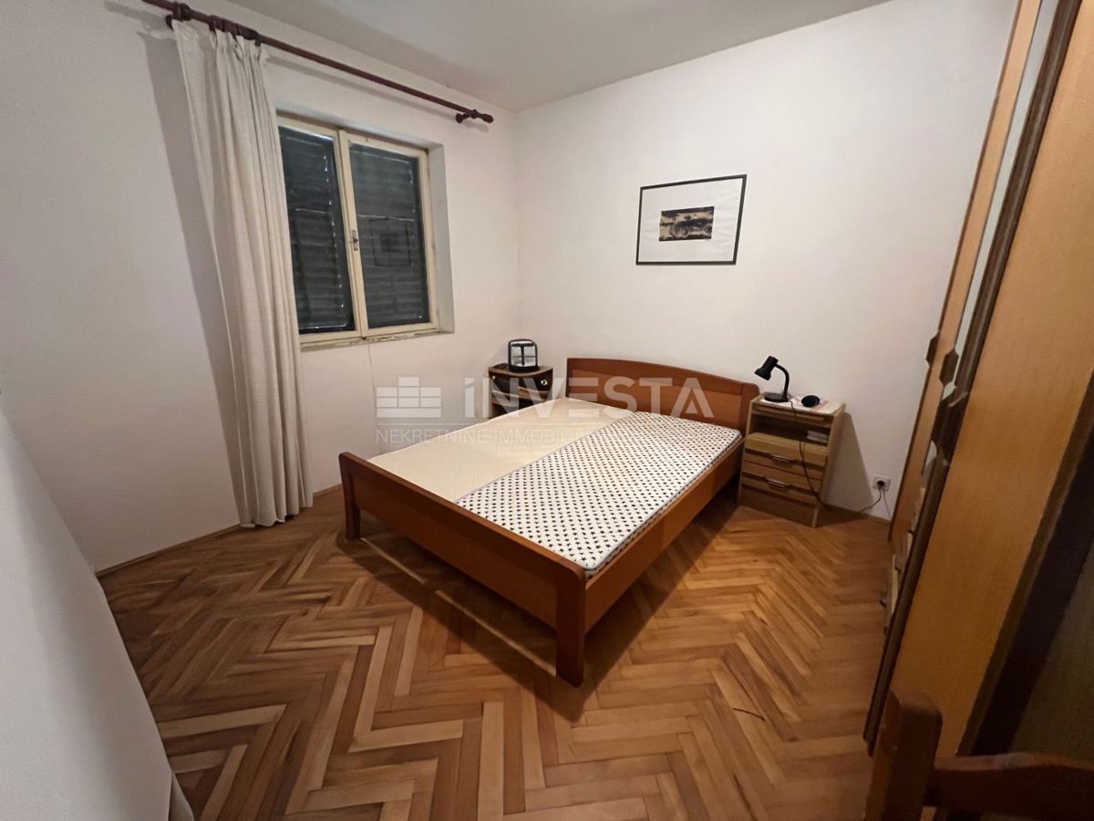 Fažana, Valbandon dvonadstropna hiša z garažo