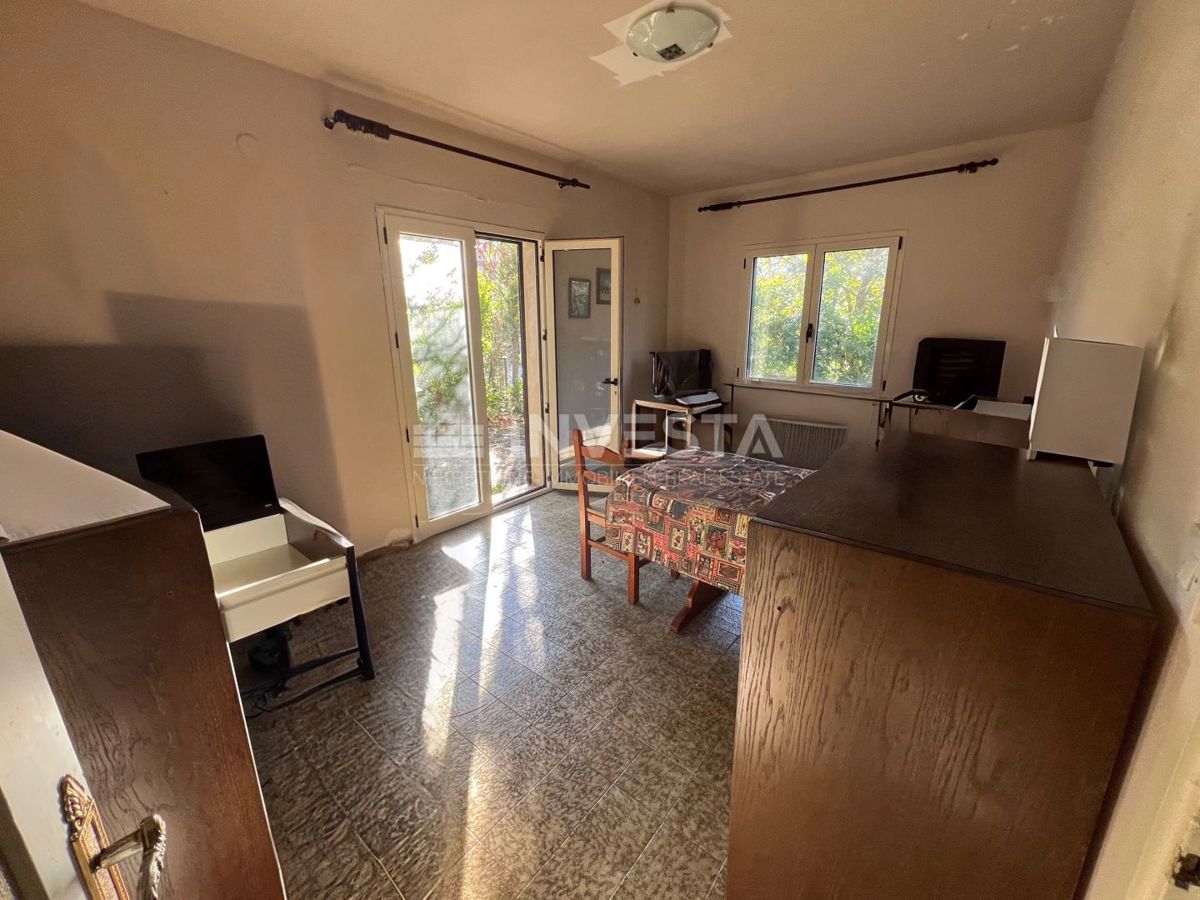 Fažana, Valbandon dvonadstropna hiša z garažo