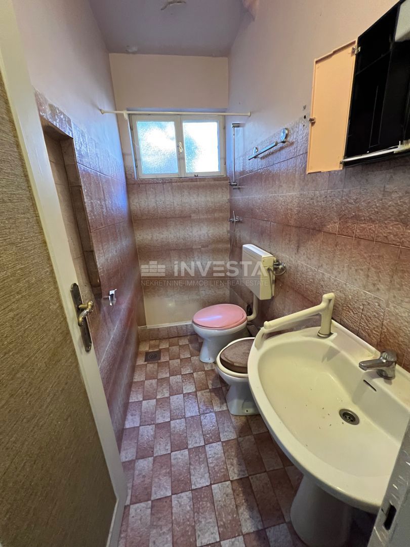 Fažana, Valbandon dvonadstropna hiša z garažo