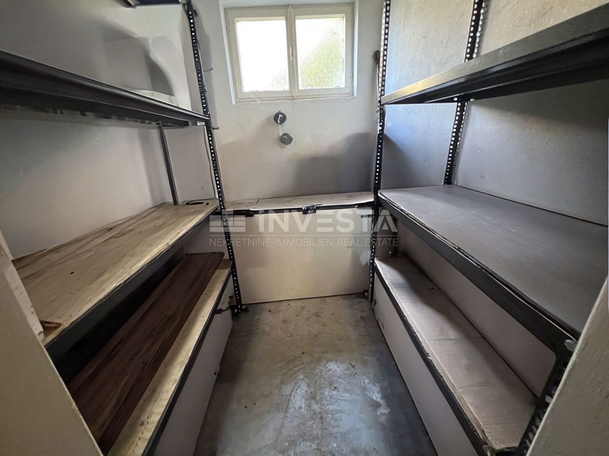 Fažana, Valbandon dvonadstropna hiša z garažo