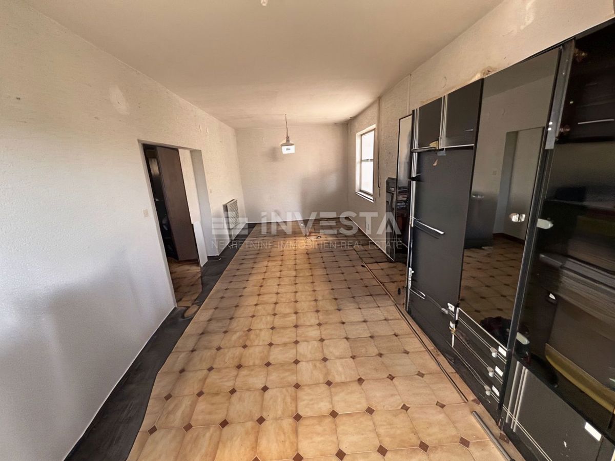 Fažana, Valbandon dvonadstropna hiša z garažo