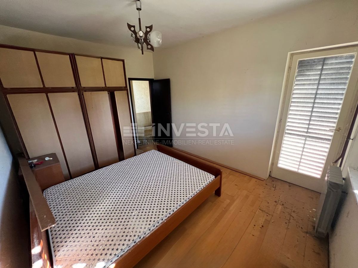 Fažana, Valbandon dvonadstropna hiša z garažo