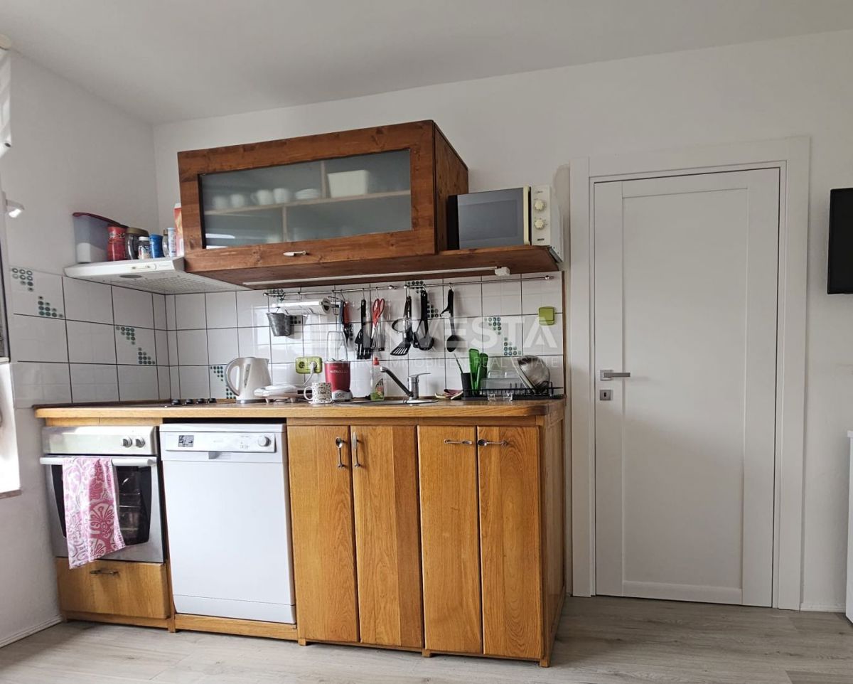 Fažana, stanovanje v 1. nadstropju, 150 m od morja in plaž, vrhunska lokacija!  