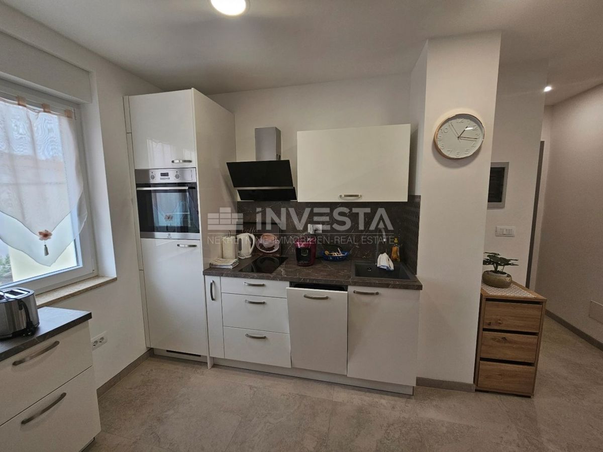 Pula center, popolnoma opremljena nova hiša z garažo