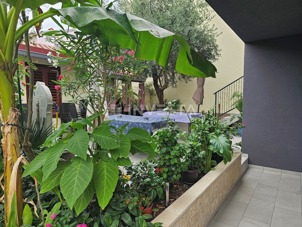 Pula center, popolnoma opremljena nova hiša z garažo