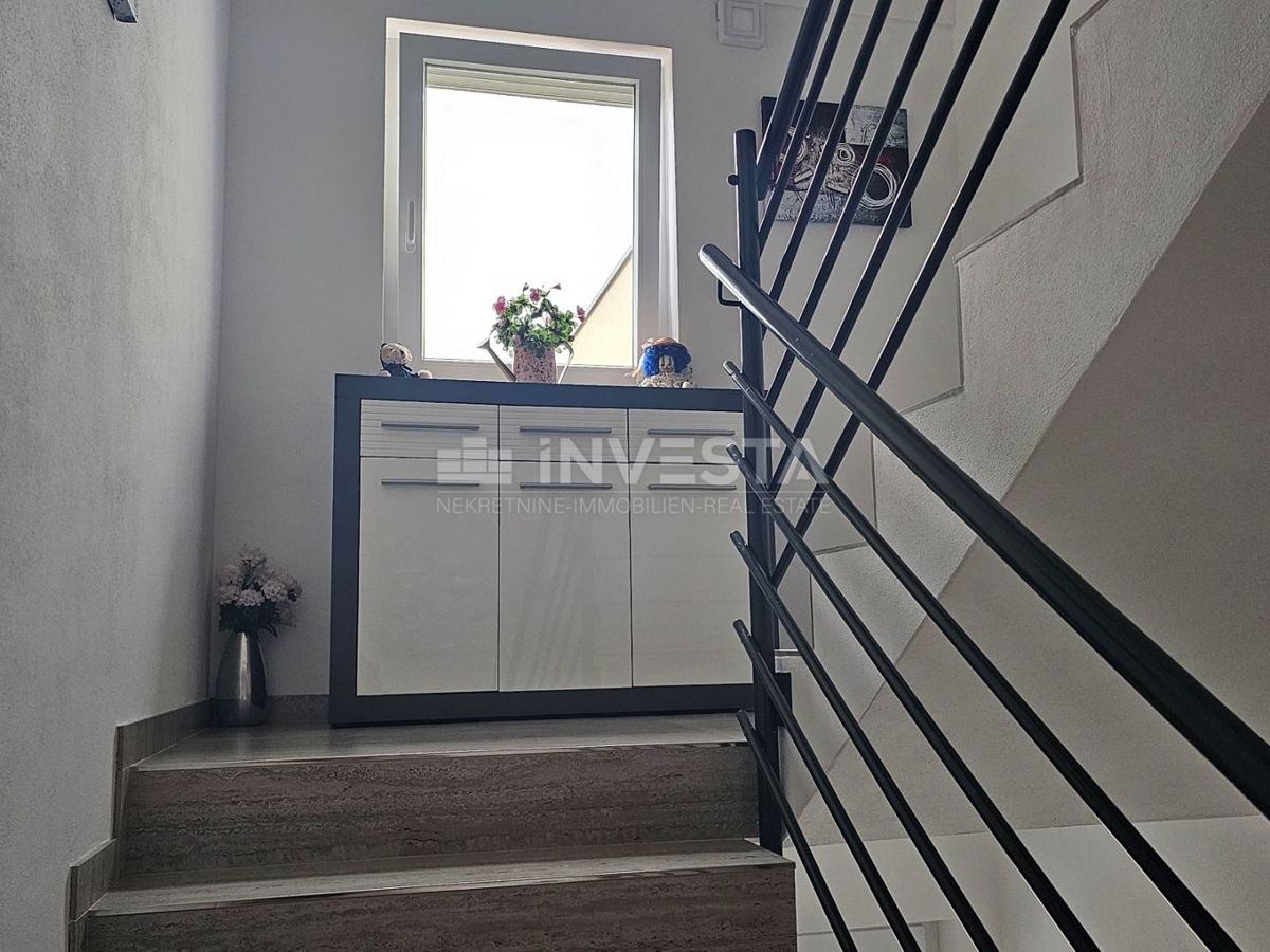 Pula center, popolnoma opremljena nova hiša z garažo