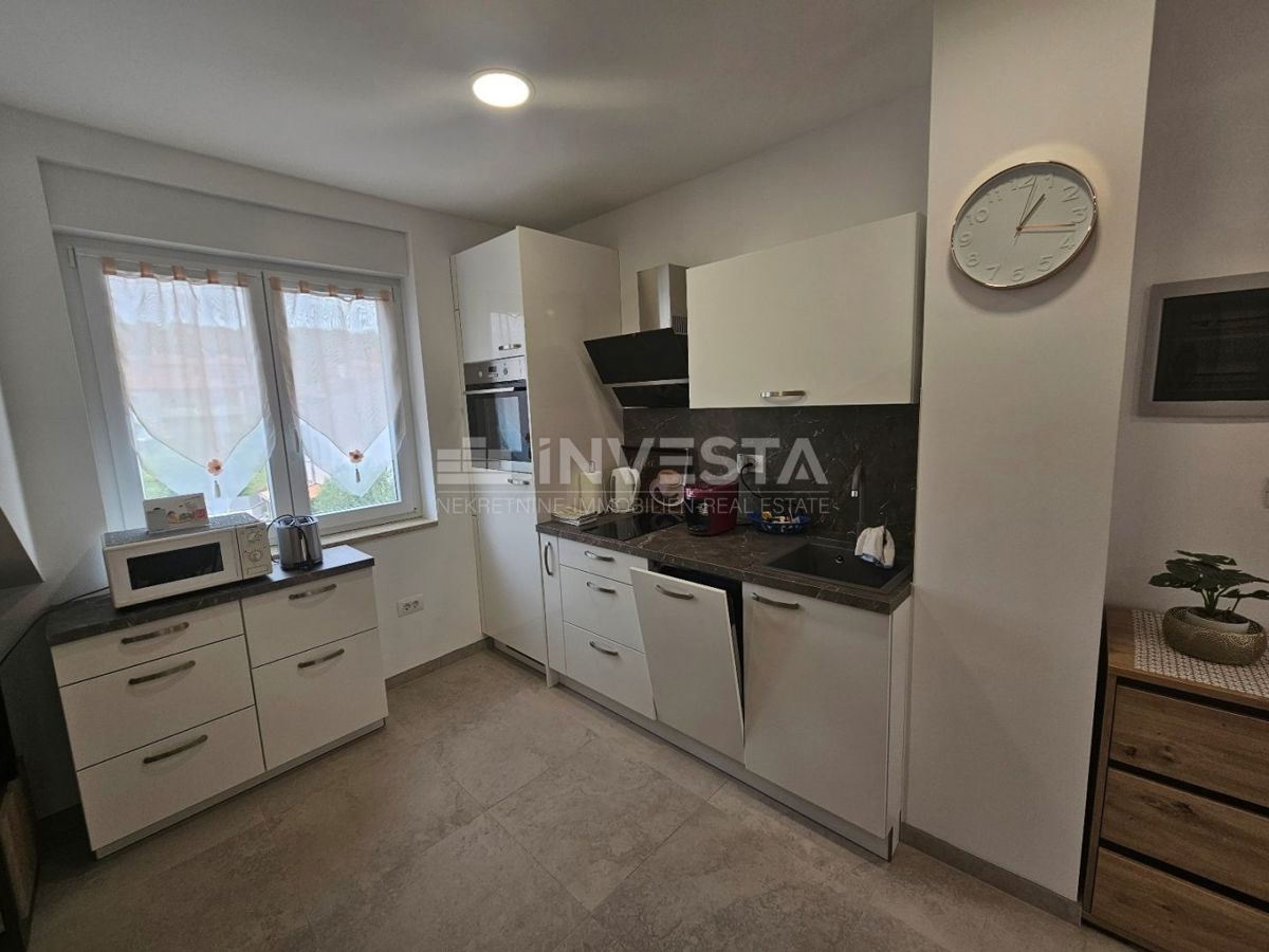 Pula center, popolnoma opremljena nova hiša z garažo