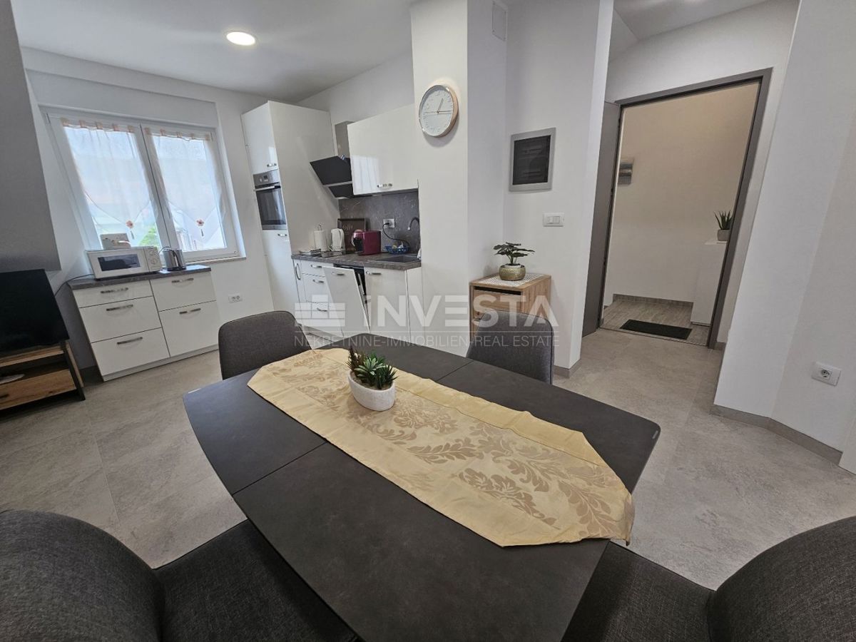 Pula center, popolnoma opremljena nova hiša z garažo