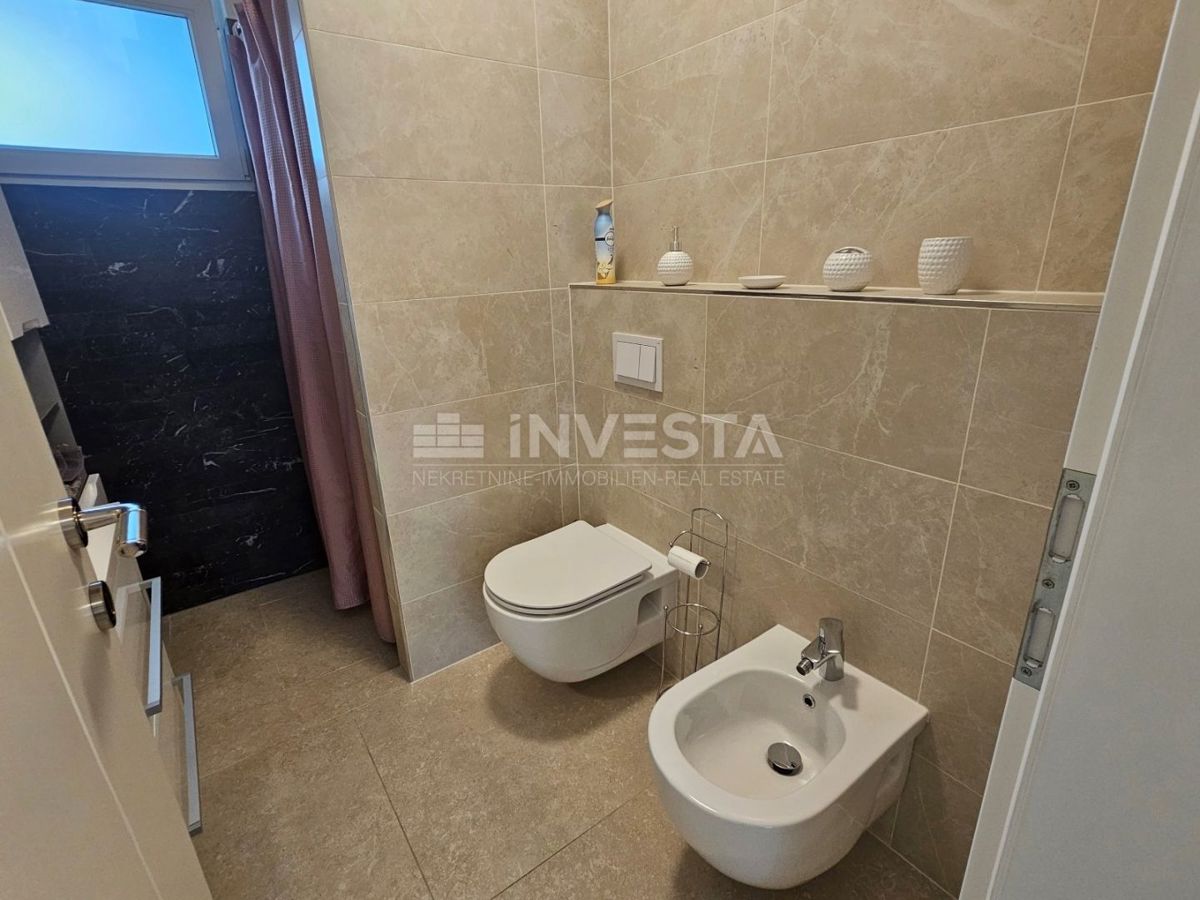 Pula center, popolnoma opremljena nova hiša z garažo