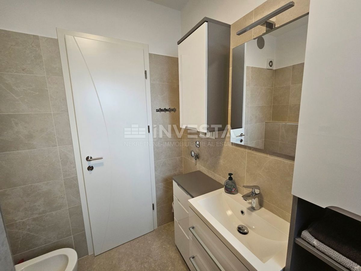 Pula center, popolnoma opremljena nova hiša z garažo