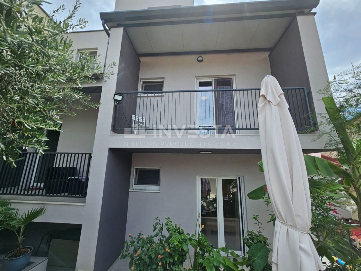 Pula center, popolnoma opremljena nova hiša z garažo