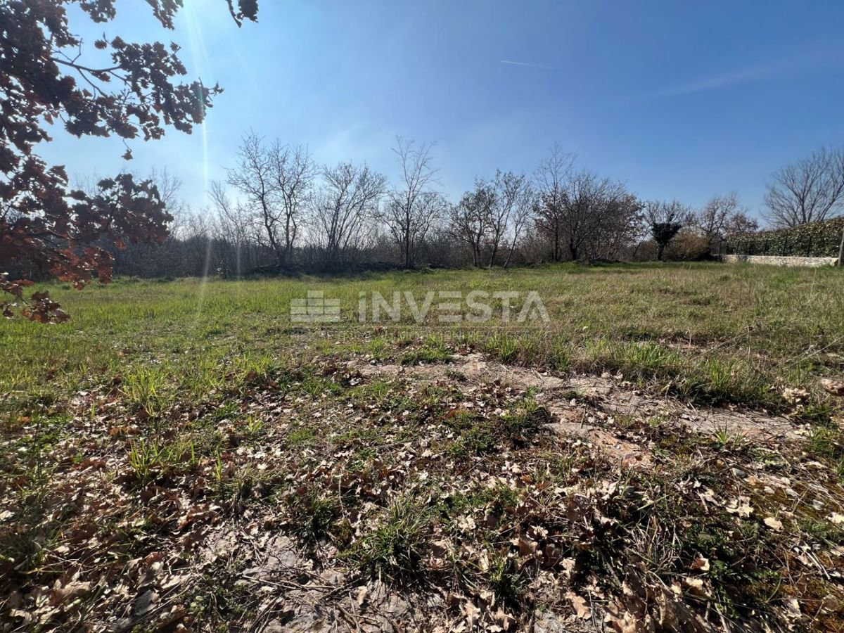 Gradbeno zemljišče z gradbenim dovoljenjem