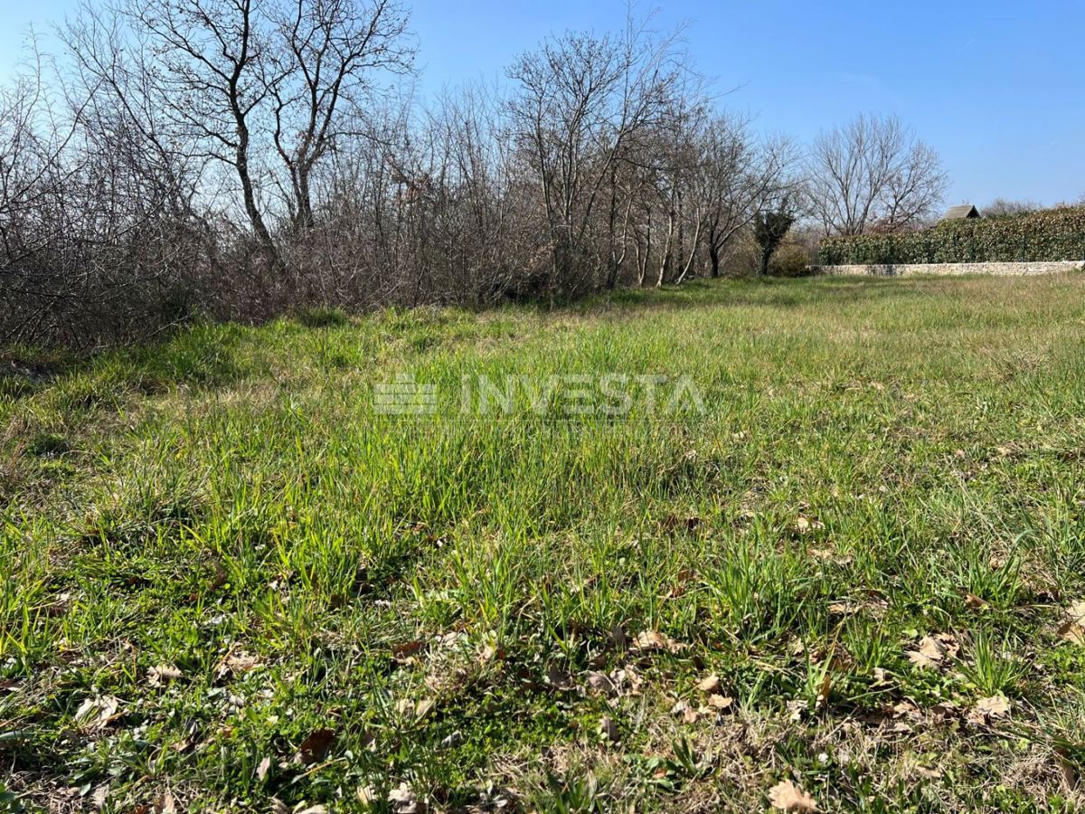 Gradbeno zemljišče z gradbenim dovoljenjem