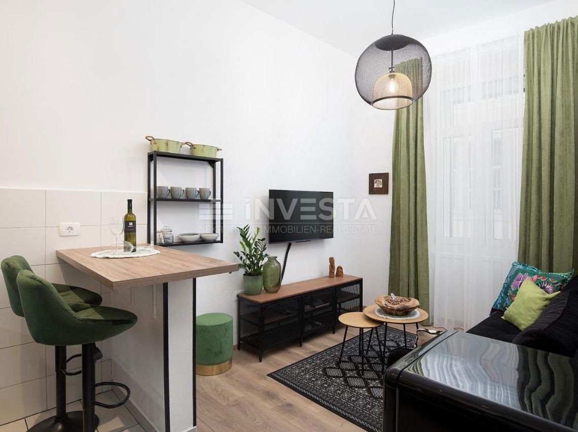 Pula Center, Renoviran Stan 32 m², 2. Nadstropje, Avstro-Ogrska Zgradba
