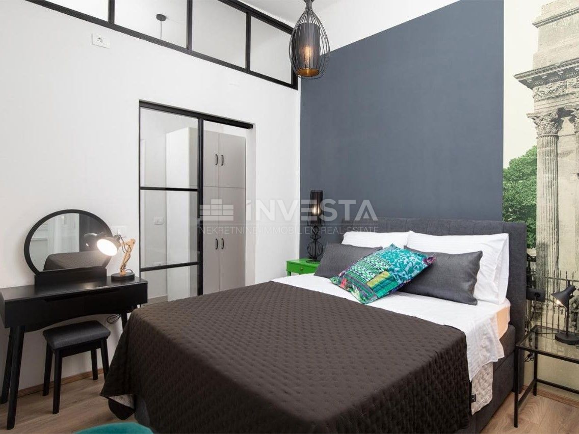 Pula Center, Renoviran Stan 32 m², 2. Nadstropje, Avstro-Ogrska Zgradba
