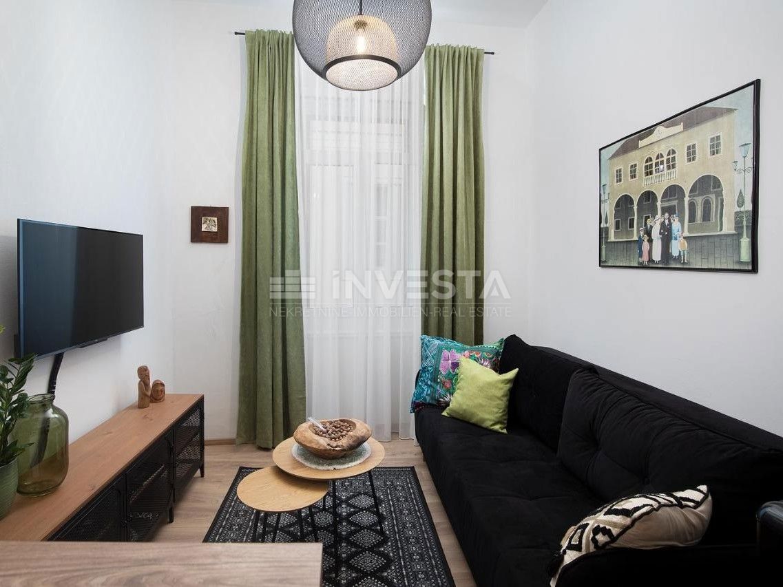 Pula Center, Renoviran Stan 32 m², 2. Nadstropje, Avstro-Ogrska Zgradba