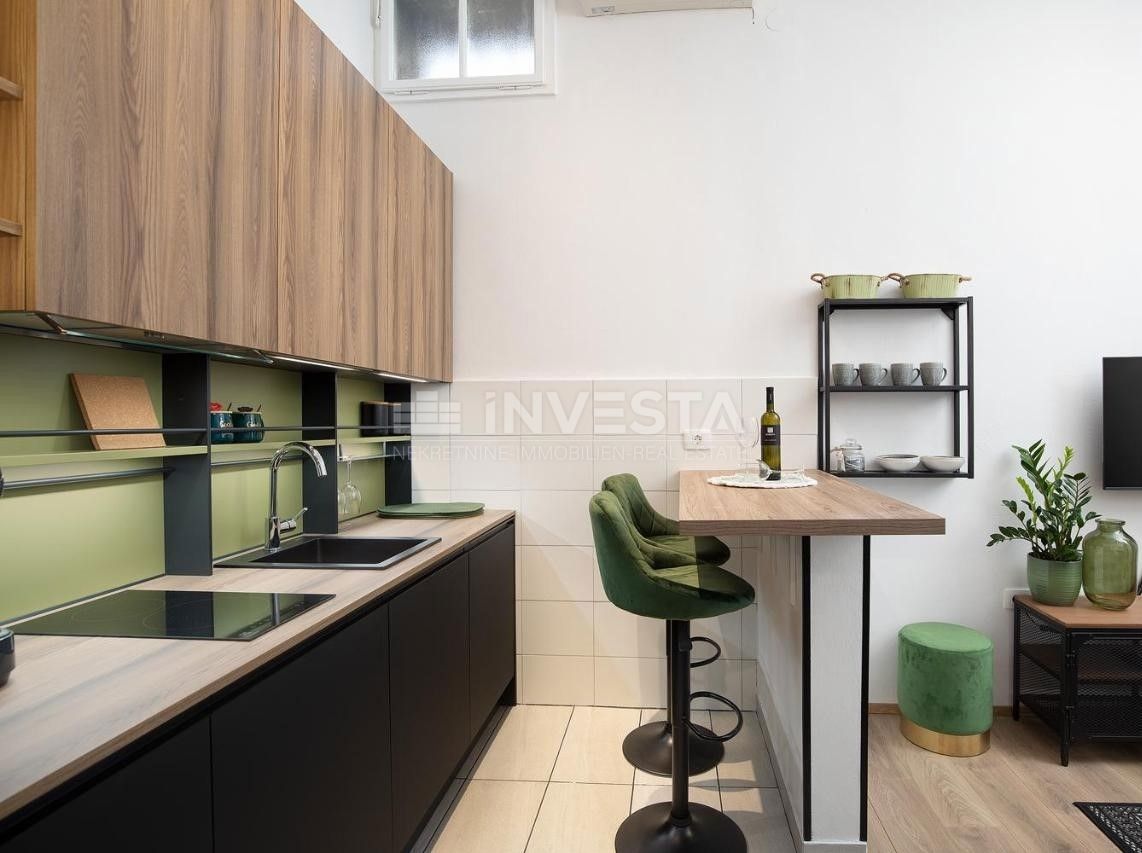 Pula Center, Renoviran Stan 32 m², 2. Nadstropje, Avstro-Ogrska Zgradba